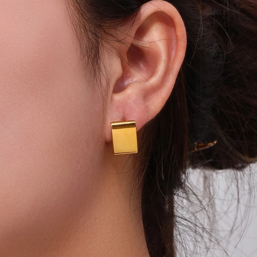 New Minimalist Square 18k Gold Huggies Earring